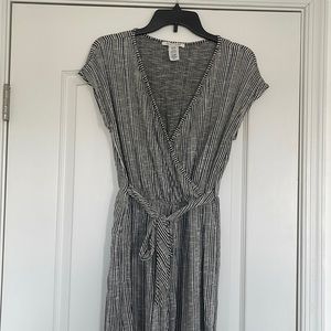 Tie waist, wide leg jumpsuit🤍